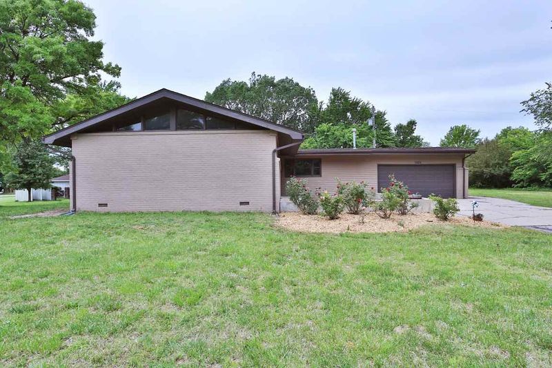2925 N Jackson Blvd, Derby, KS 67037