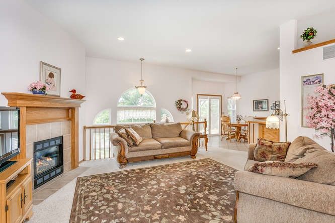 417 E Fox Run Ct, Mulvane, KS 67110