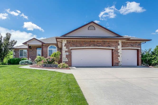 417 E Fox Run Ct, Mulvane, KS 67110