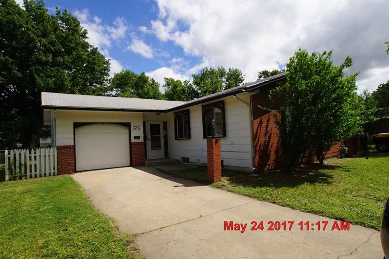 906 E Kay St, Derby, KS 67037