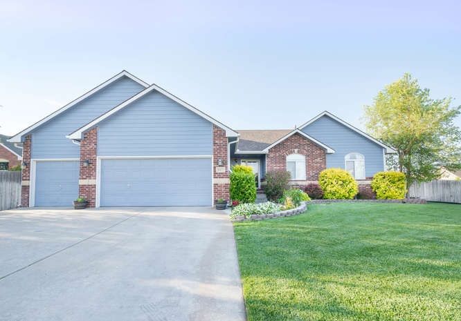 2417 E Dory Ct, Goddard, KS 67052