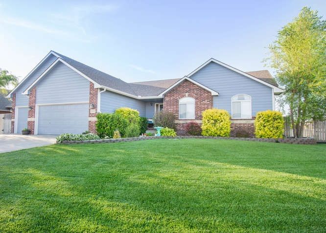 2417 E Dory Ct, Goddard, KS 67052