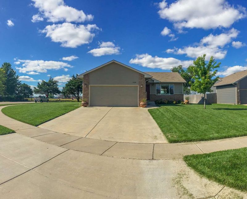 11524 W Cedar Ln, Maize, KS 67101