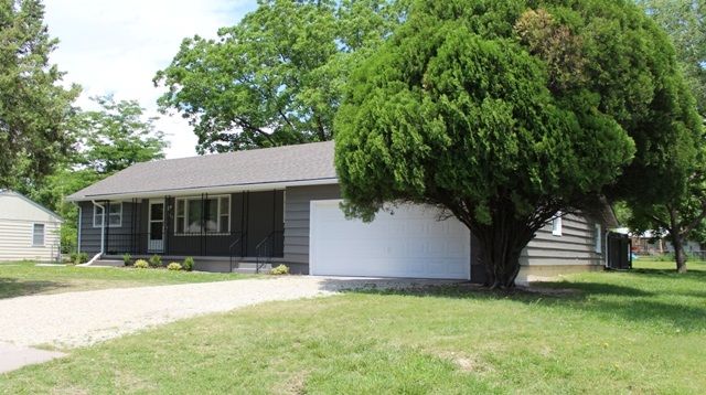 126 S Andover Rd, Andover, KS 67002