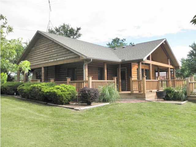 118 Mays Rd, Winfield, KS 67156