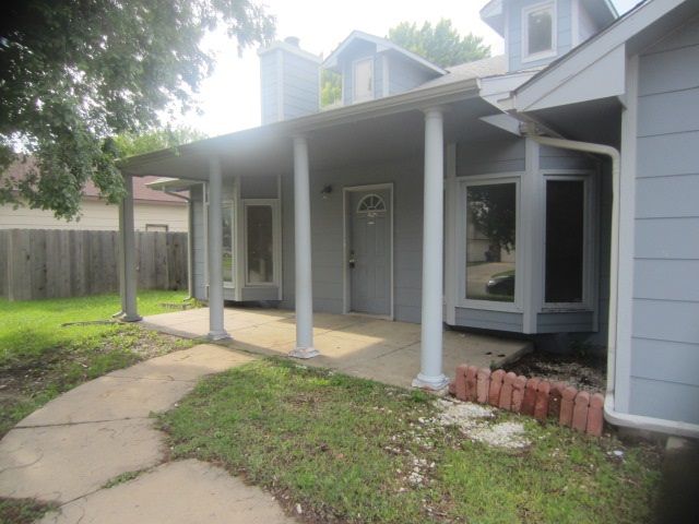 8526 E Scott St, Wichita, KS 67210