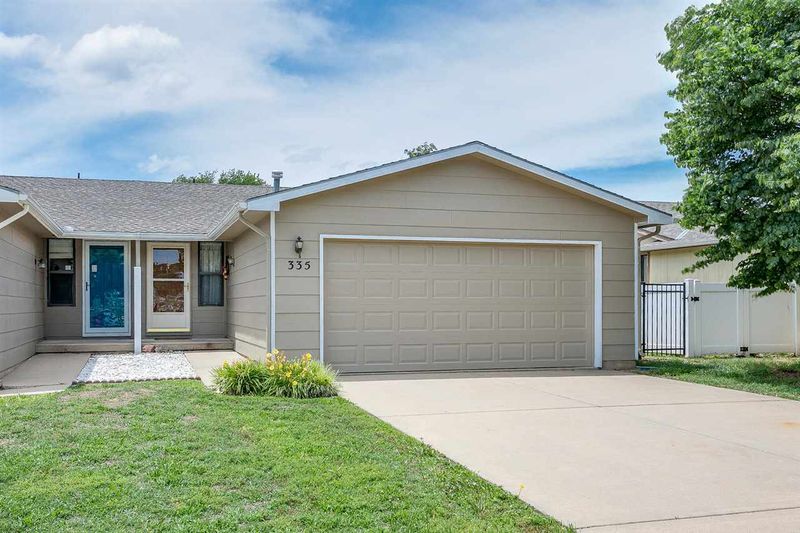 335 S Westview Dr, Derby, KS 67037