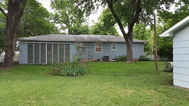 915 W 5th, Newton, KS 67114