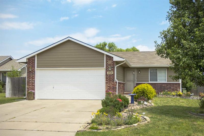 1528 E Sunset Ct, Goddard, KS 67052
