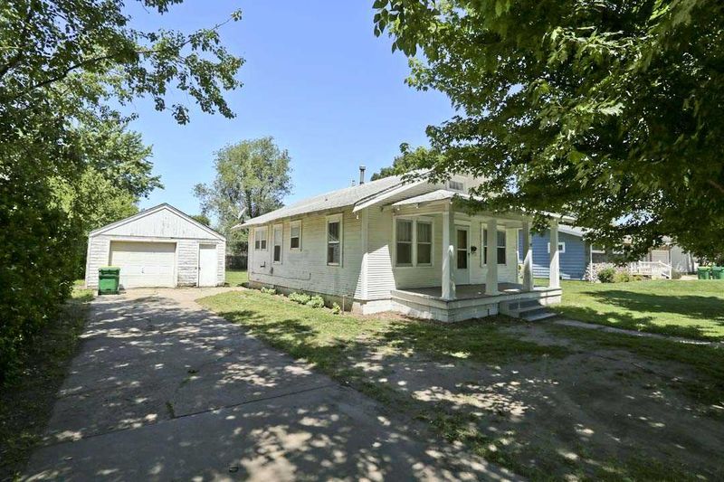 539 N Ash Ave, Valley Center, KS 67147