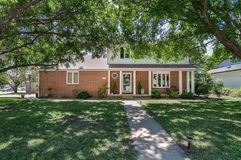 105 N Lioba Dr, Andover, KS 67002