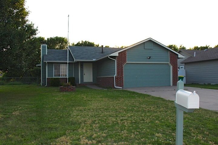 741 N Meadow Rd, Valley Center, KS 67147