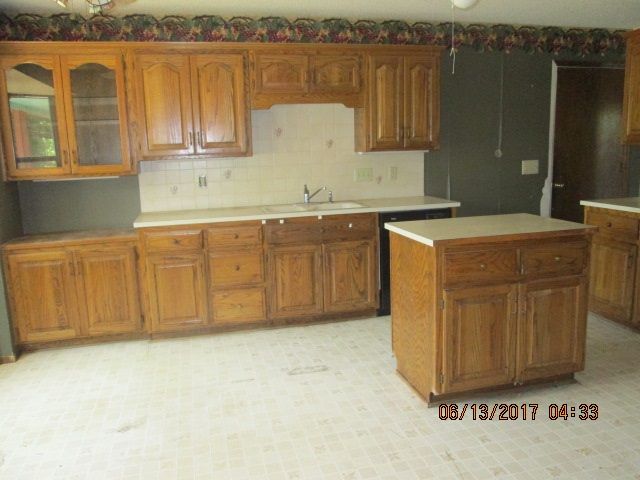 6705 E 40th N, Wichita, KS 67226-2406