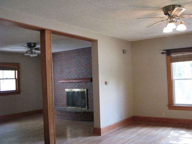901 E 8th Ave, Winfield, KS 67156