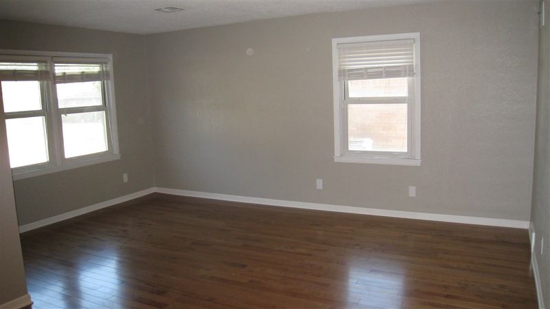 1227 N Lakeview, Derby, KS 67037