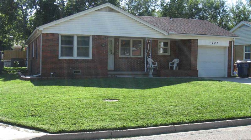 1227 N Lakeview, Derby, KS 67037