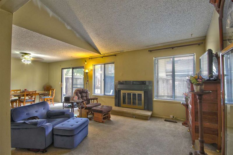 8201 E Harry St Apt 803, Wichita, KS 67207