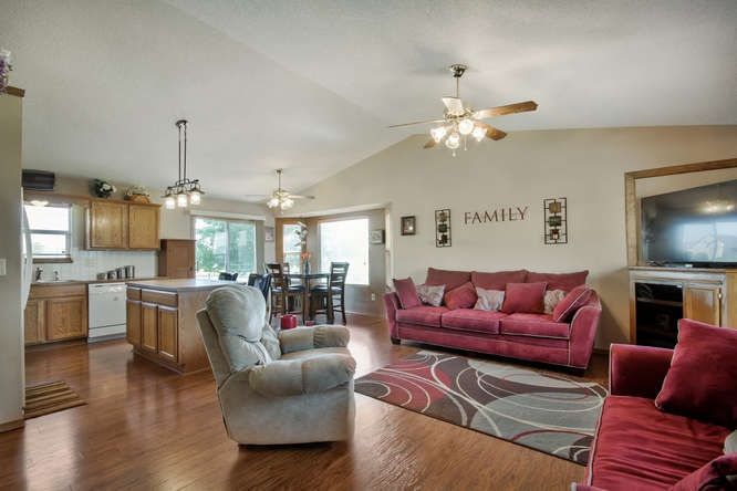 1237 N Seasons Ct, Goddard, KS 67052