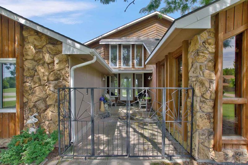 114 E Hamlin Rd, Andover, KS 67002