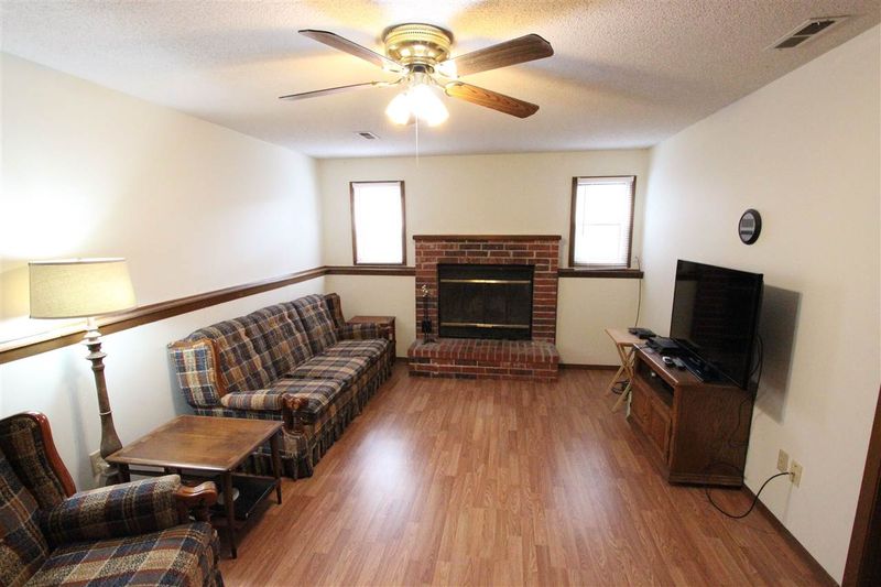 103 W Rockwood Blvd, Mulvane, KS 67110