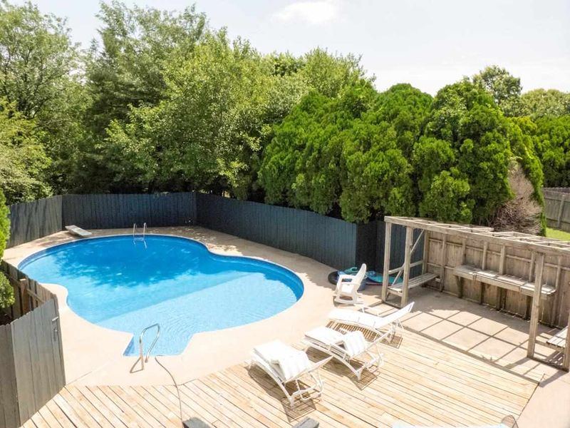 508 Rolling Hills Dr, Newton, KS 67114