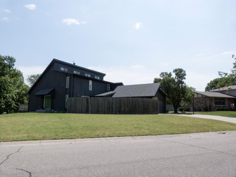 508 Rolling Hills Dr, Newton, KS 67114