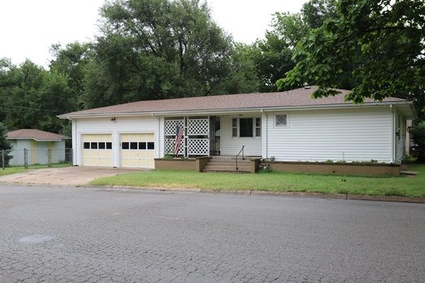 504 E Emery, Mulvane, KS 67110