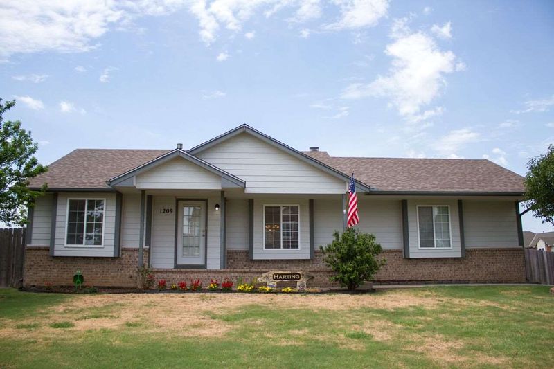 1209 N Oak St, Goddard, KS 67052