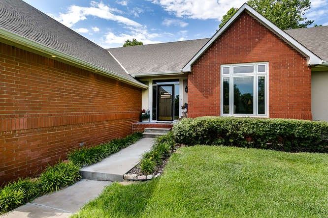 7160 S Mark Twain Dr, Derby, KS 67037