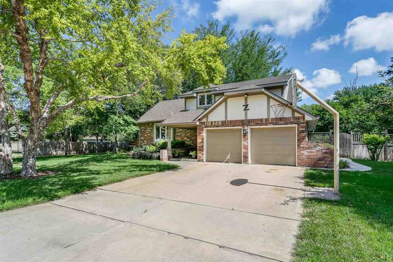 526 Dover Dr, Valley Center, KS 67147
