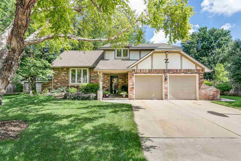 526 Dover Dr, Valley Center, KS 67147