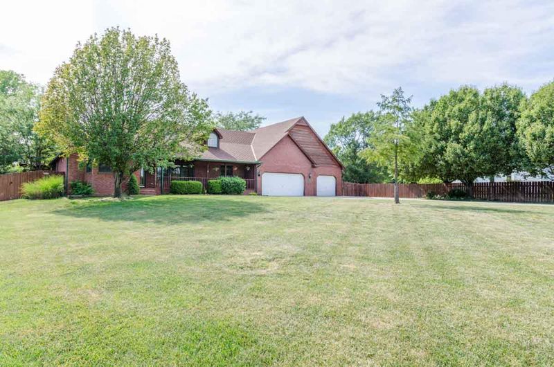 1617 S Heather Lake Ct, Andover, KS 67002