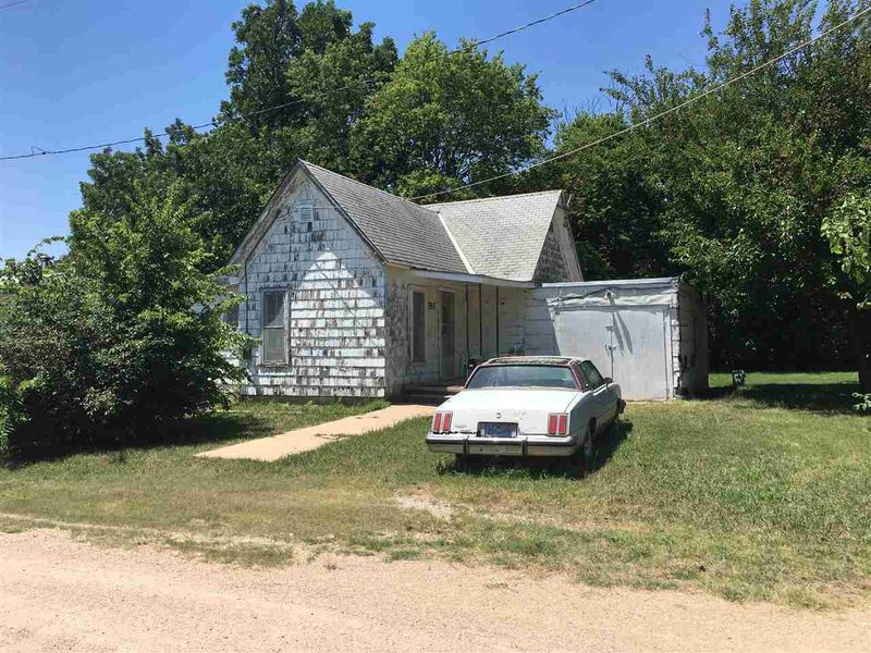 511 Sherman St, Newton, KS 67114