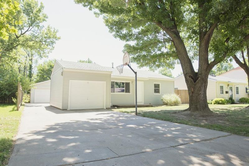 214 S Wire, Haysville, KS 67060