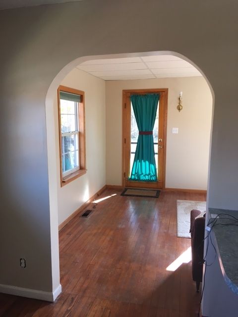 1028 E 5th, Newton, KS 67114