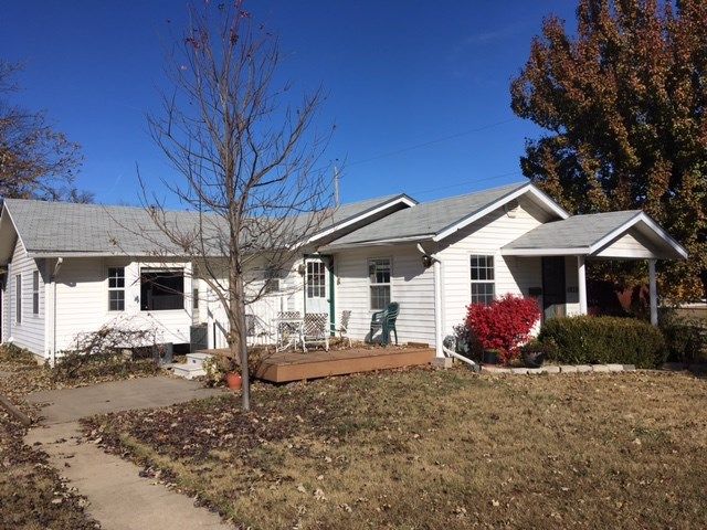 1028 E 5th, Newton, KS 67114