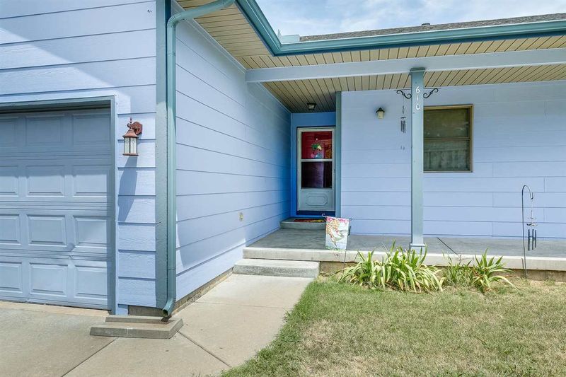 610 W 5th, Valley Center, KS 67147