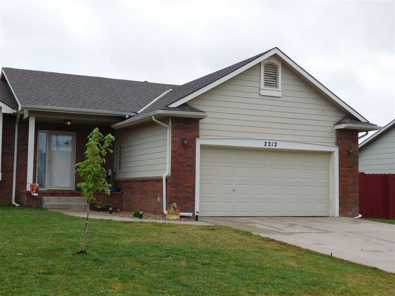 2212 E James, Derby, KS 67037