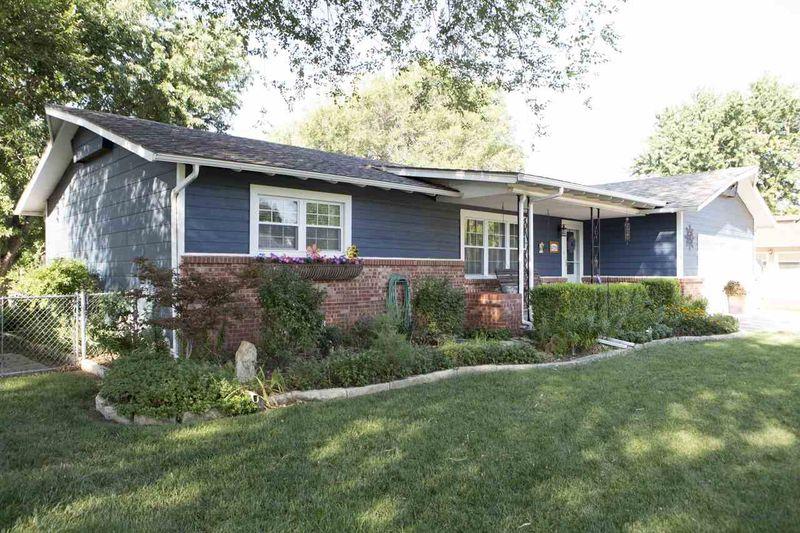 5721 E Perryton, Bel Aire, KS 67220