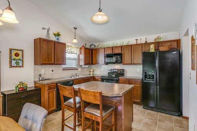 1007 E Splitwood Way, Derby, KS 67037
