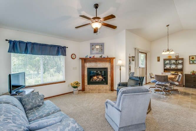 1007 E Splitwood Way, Derby, KS 67037