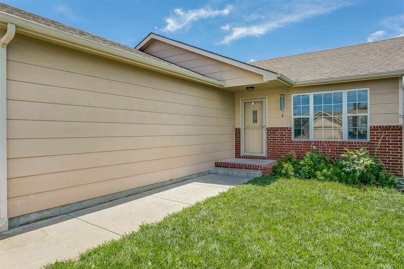 2633 E Cambridge, Park City, KS 67219