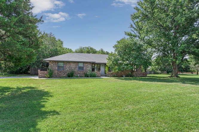 1506 N Milton Dr, Derby, KS 67037