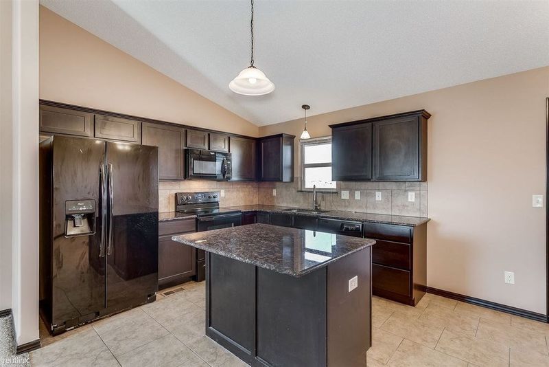 8499-8499 E Granite Ct, Bel Aire, KS 67226