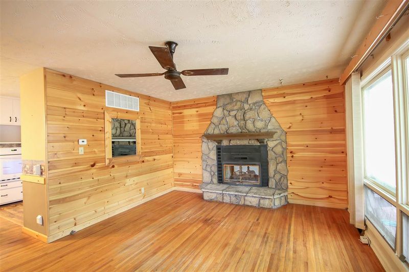 1501 E Beaumont Dr, Park City, KS 67219