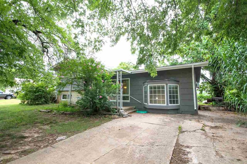 1501 E Beaumont Dr, Park City, KS 67219