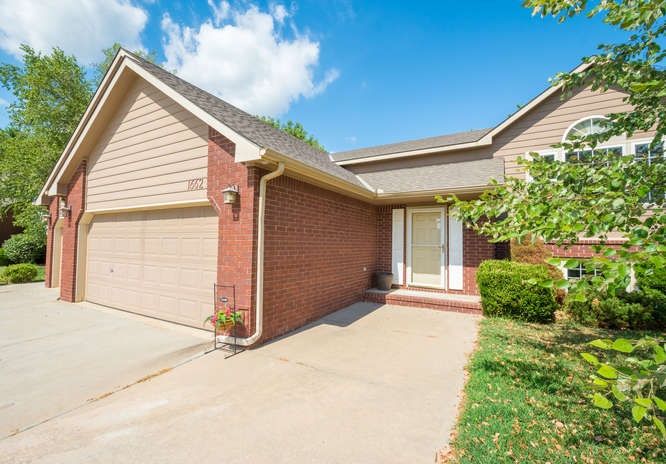 1662 N Timbers Edge Ct, Mulvane, KS 67110