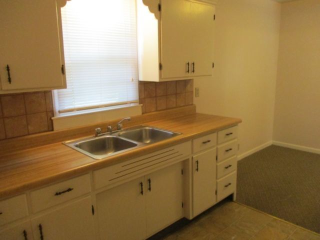 108 E C, Hillsboro, KS 67063