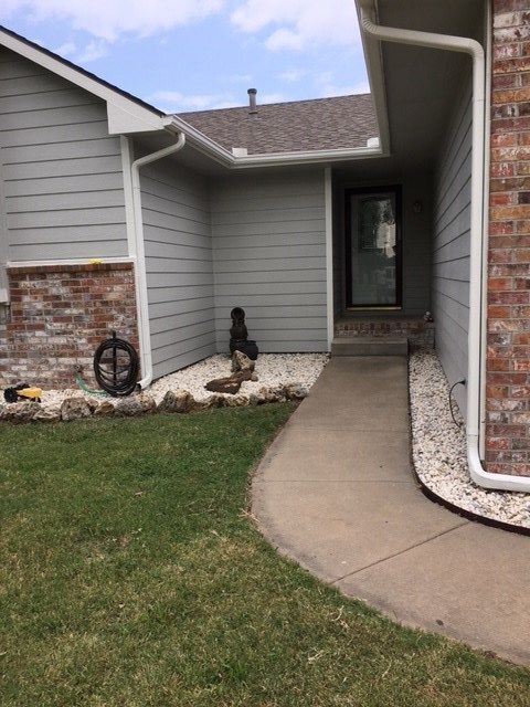 1132 N Burrows St, Belle Plaine, KS 67013