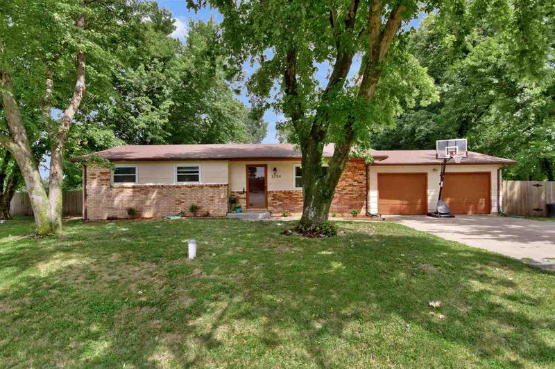 3724 E Haven Dr, Derby, KS 67037